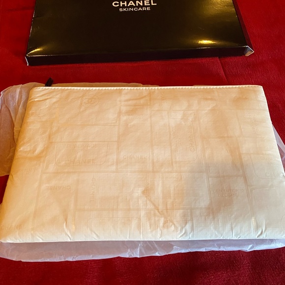 Chanel - Picture 3 of 4